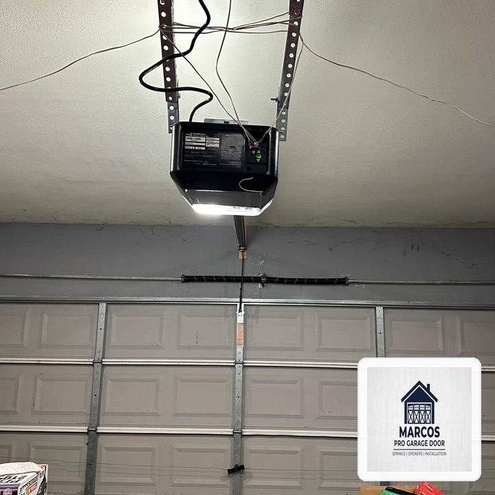 Marcos Pro Garage Door Dispatch in Schaumburg (Hoffman Estates Area): Heavy-Duty EPDM Perimeter & Bottom Seal Weatherproofing - Schaumburg, IL